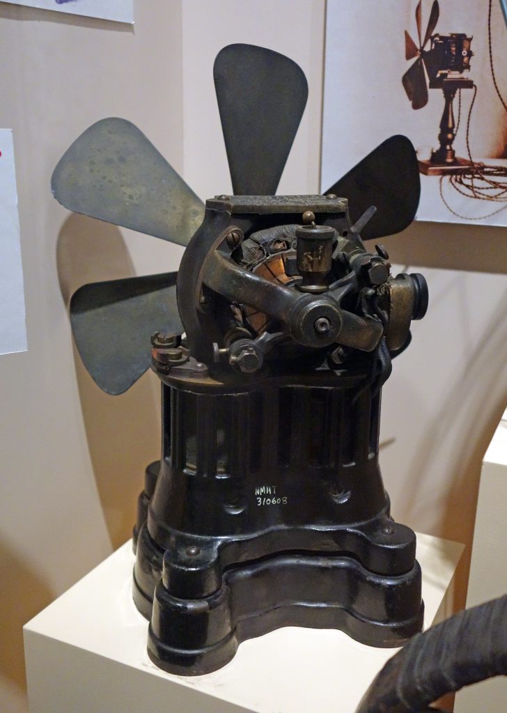 Standing pedestal fan